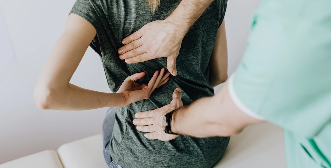 middle back pain chiropractor
